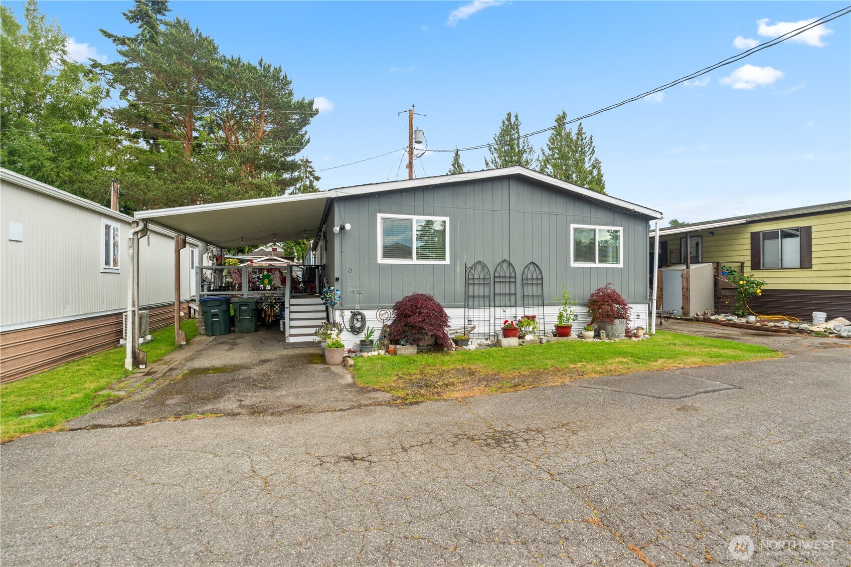 2400 Donovan Avenue 3 Property Photo 2