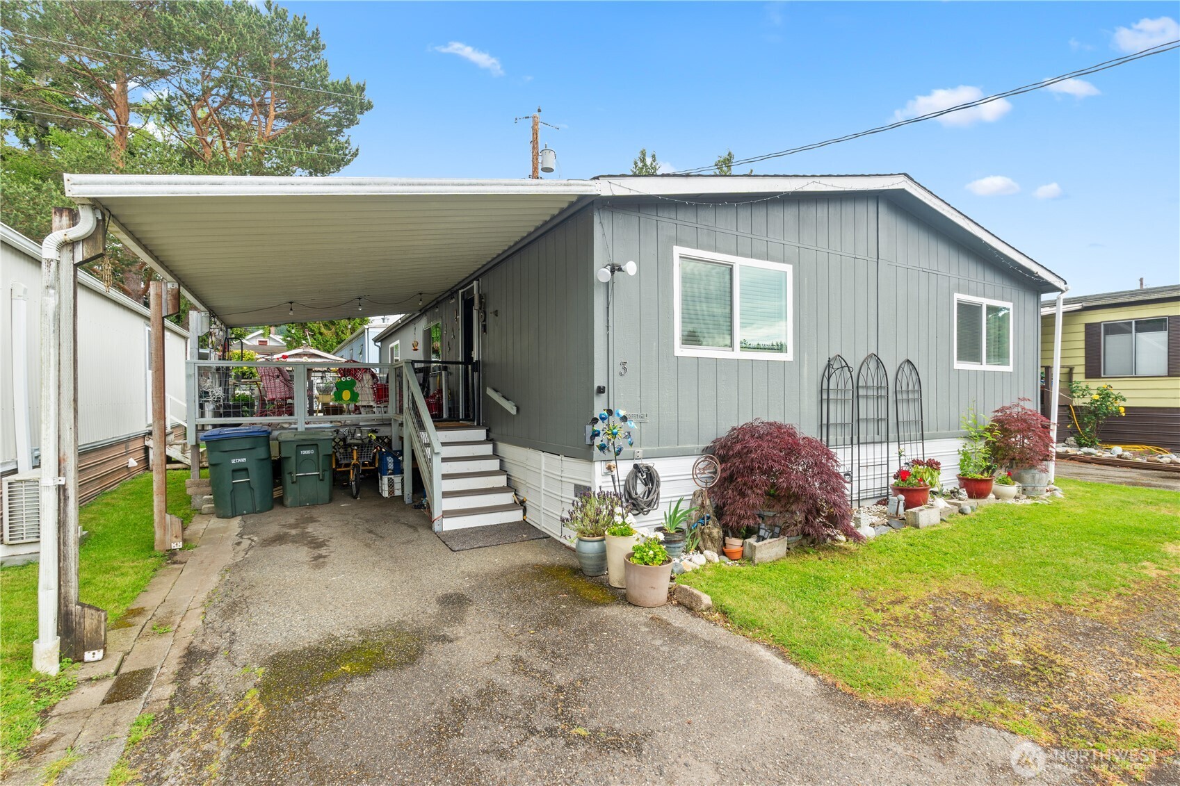 2400 Donovan Avenue 3 Property Photo 3
