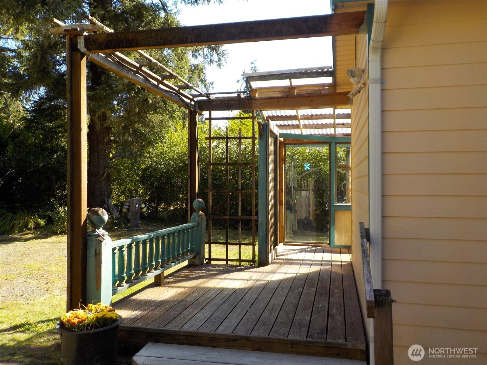 15701 Birch St Property Photo 5