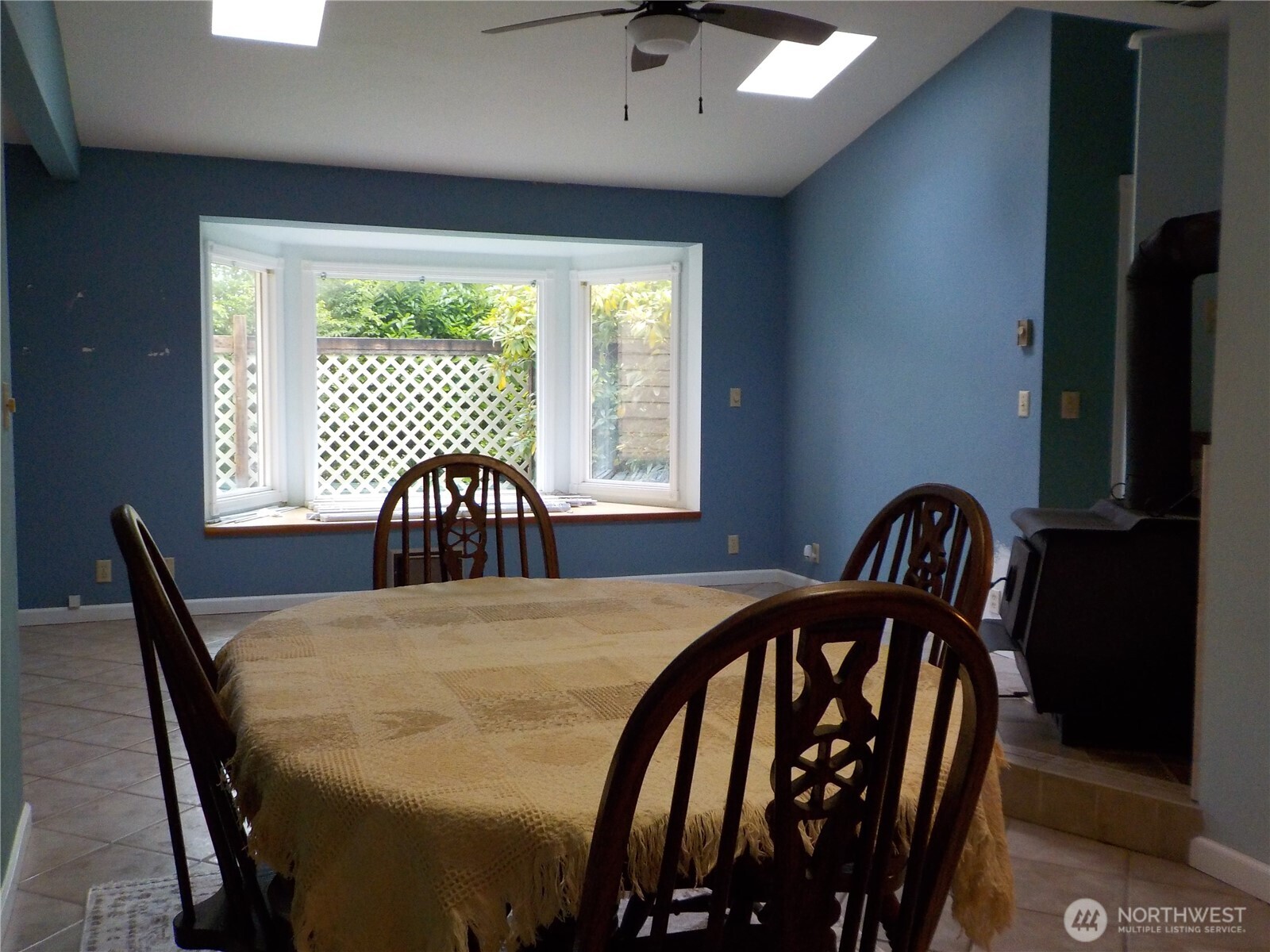 15701 Birch St Property Photo 9