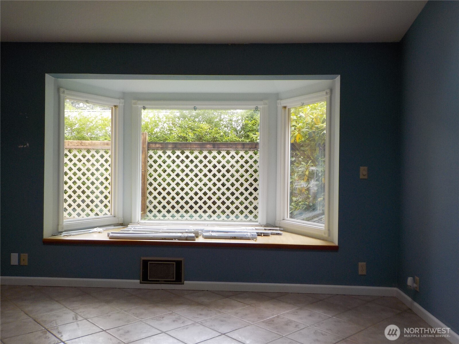 15701 Birch St Property Photo 10