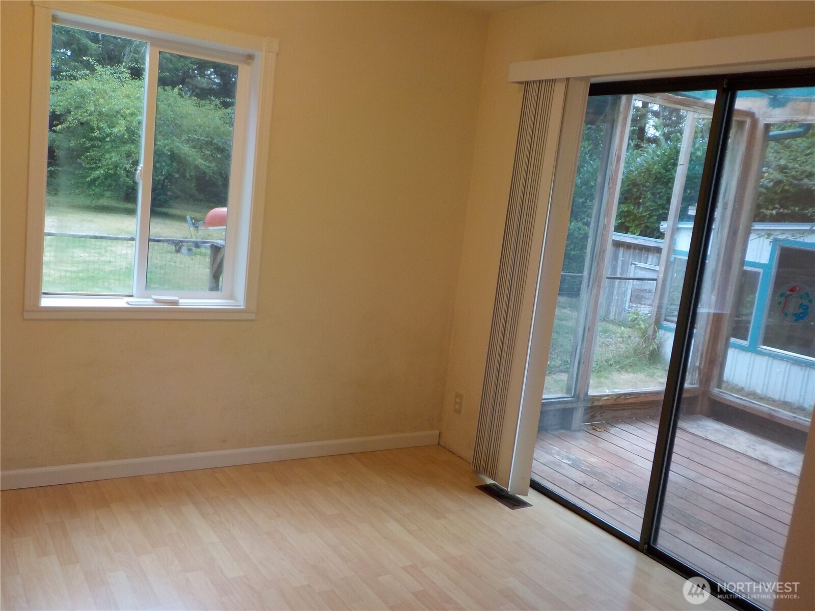 15701 Birch St Property Photo 15