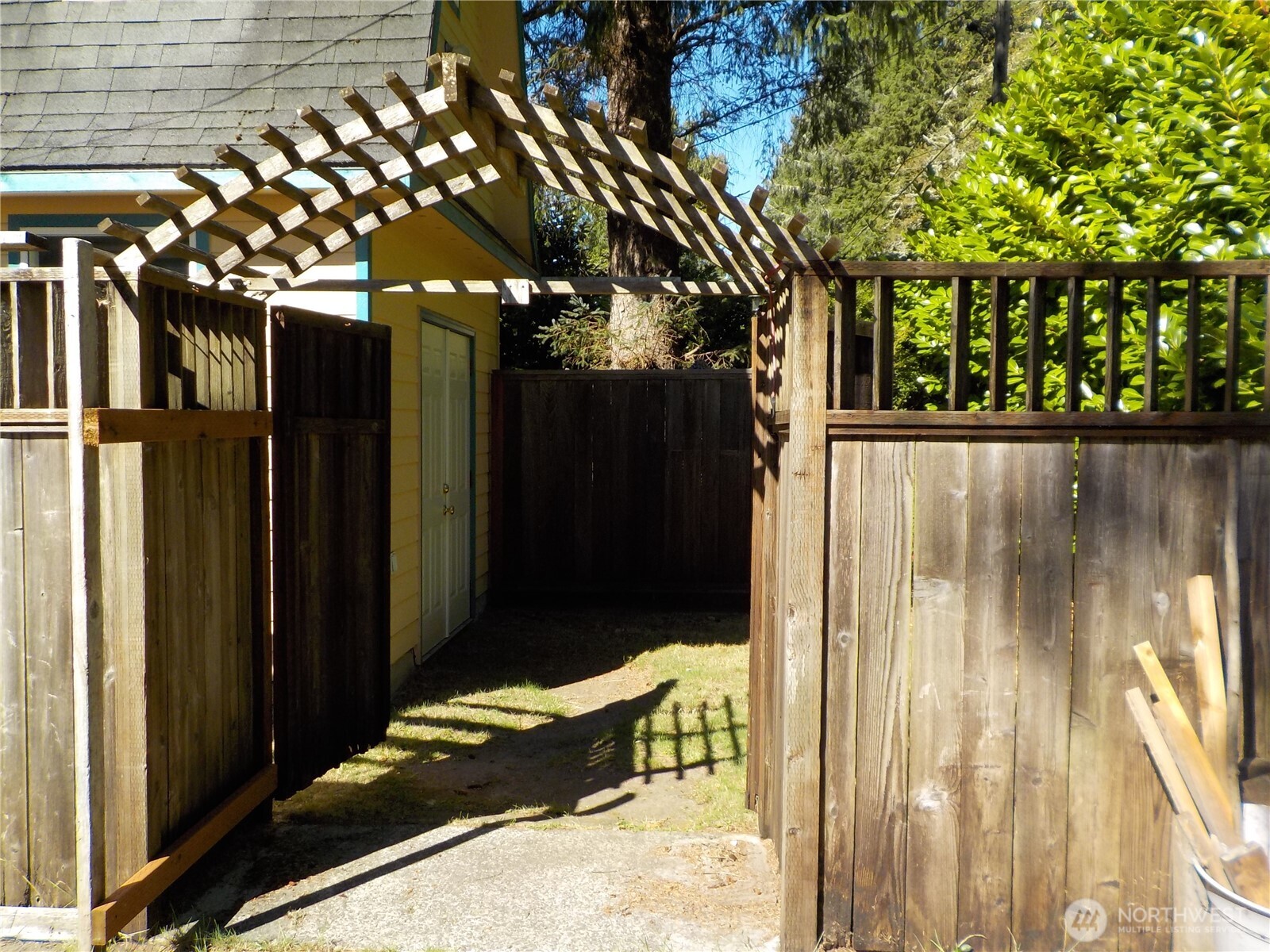 15701 Birch St Property Photo 17