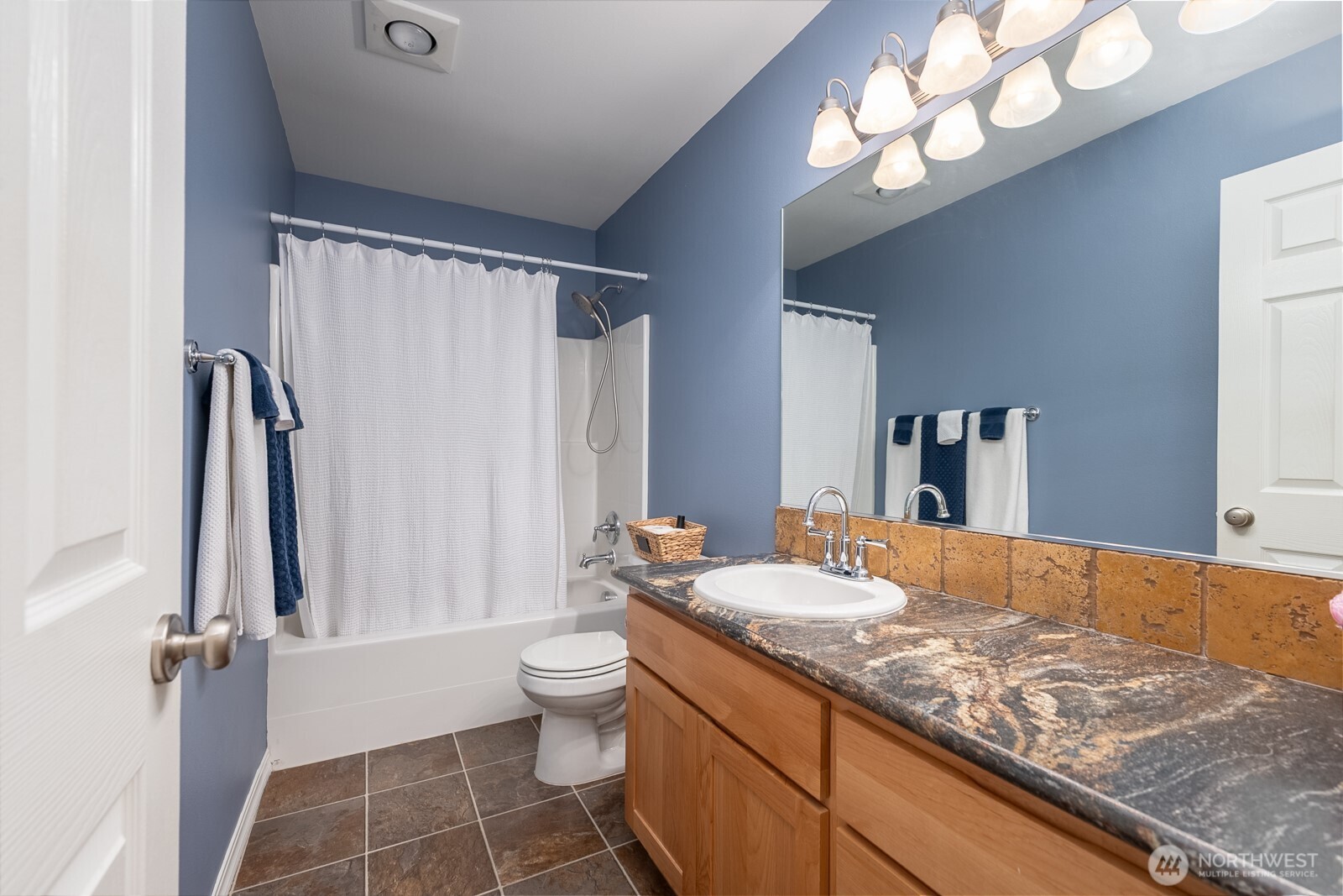 811 7th Avenue Property Photo 28