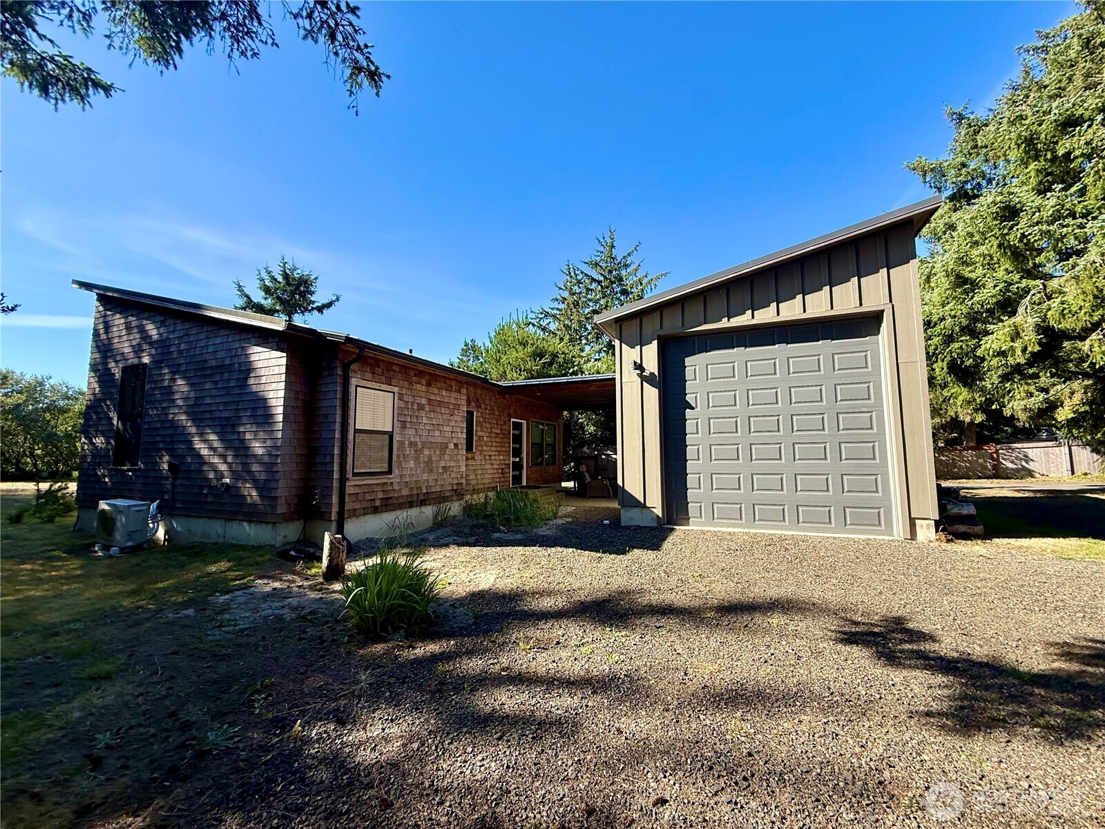 813 Salmonbery Beach Property Photo 1