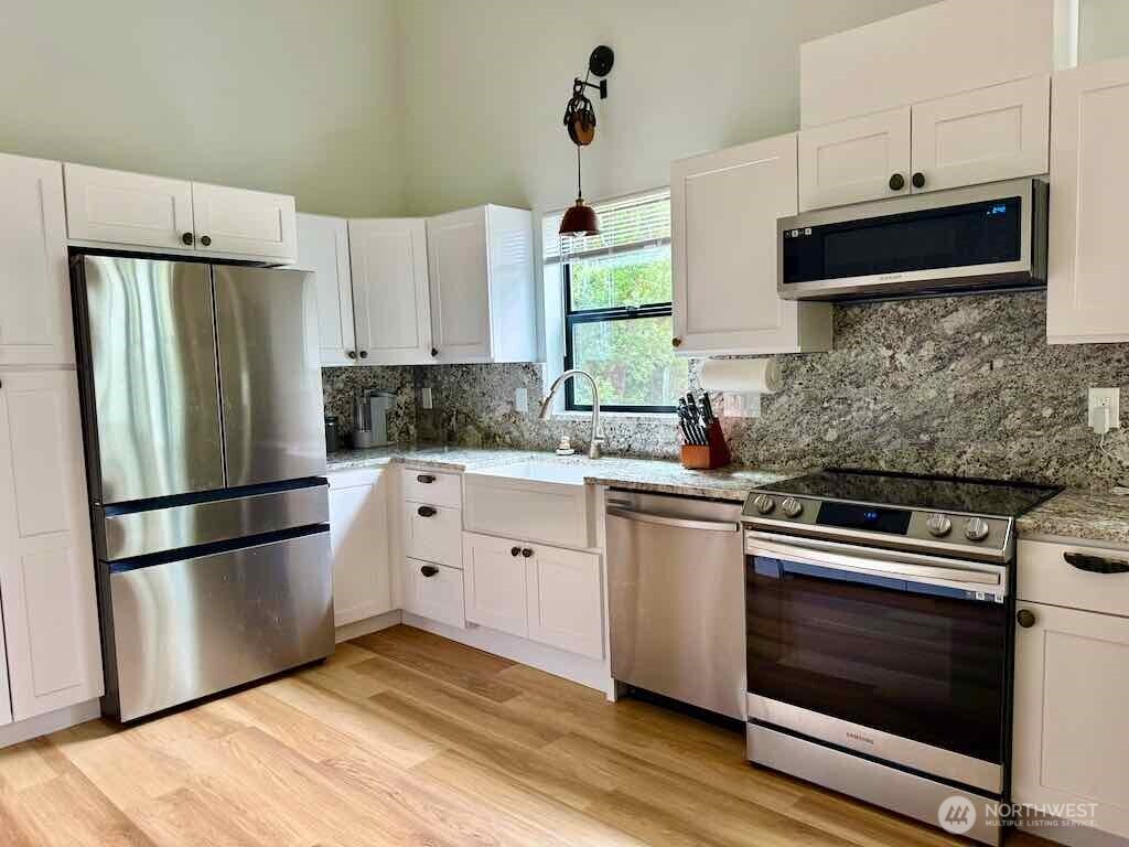 813 Salmonbery Beach Property Photo 13