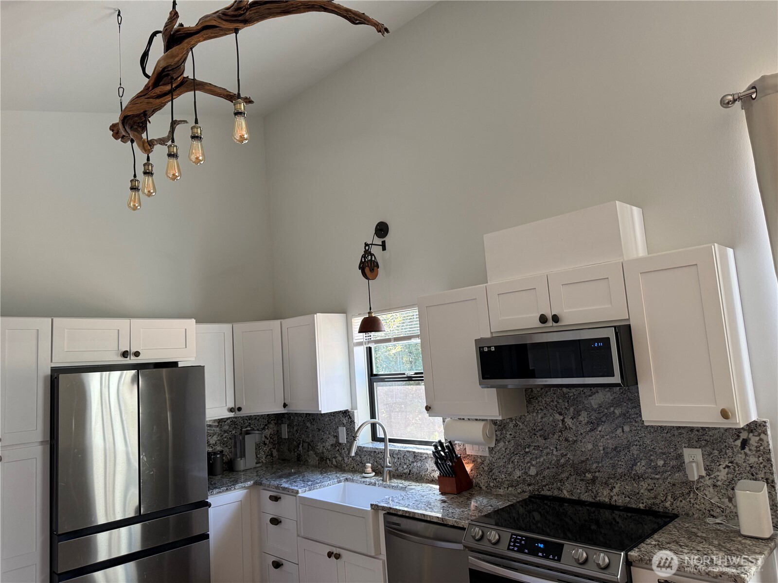 813 Salmonbery Beach Property Photo 14