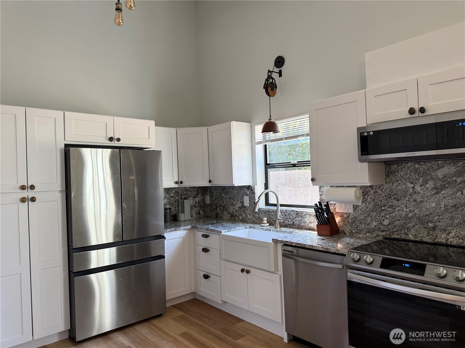 813 Salmonbery Beach Property Photo 15
