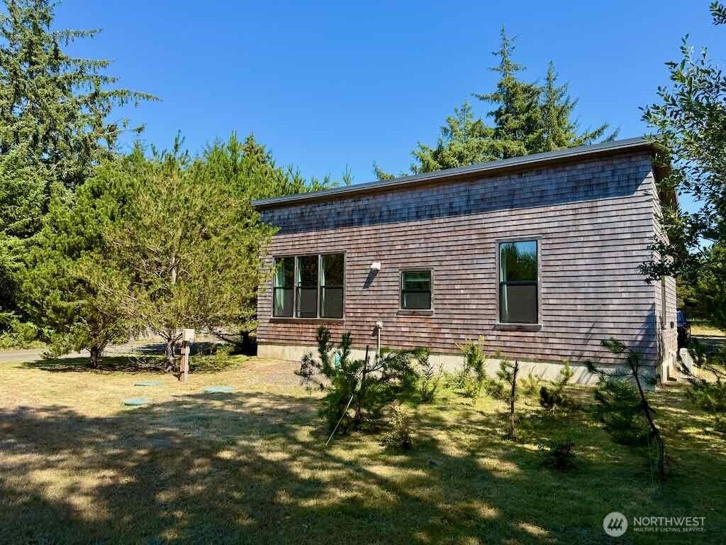 813 Salmonbery Beach Property Photo 23