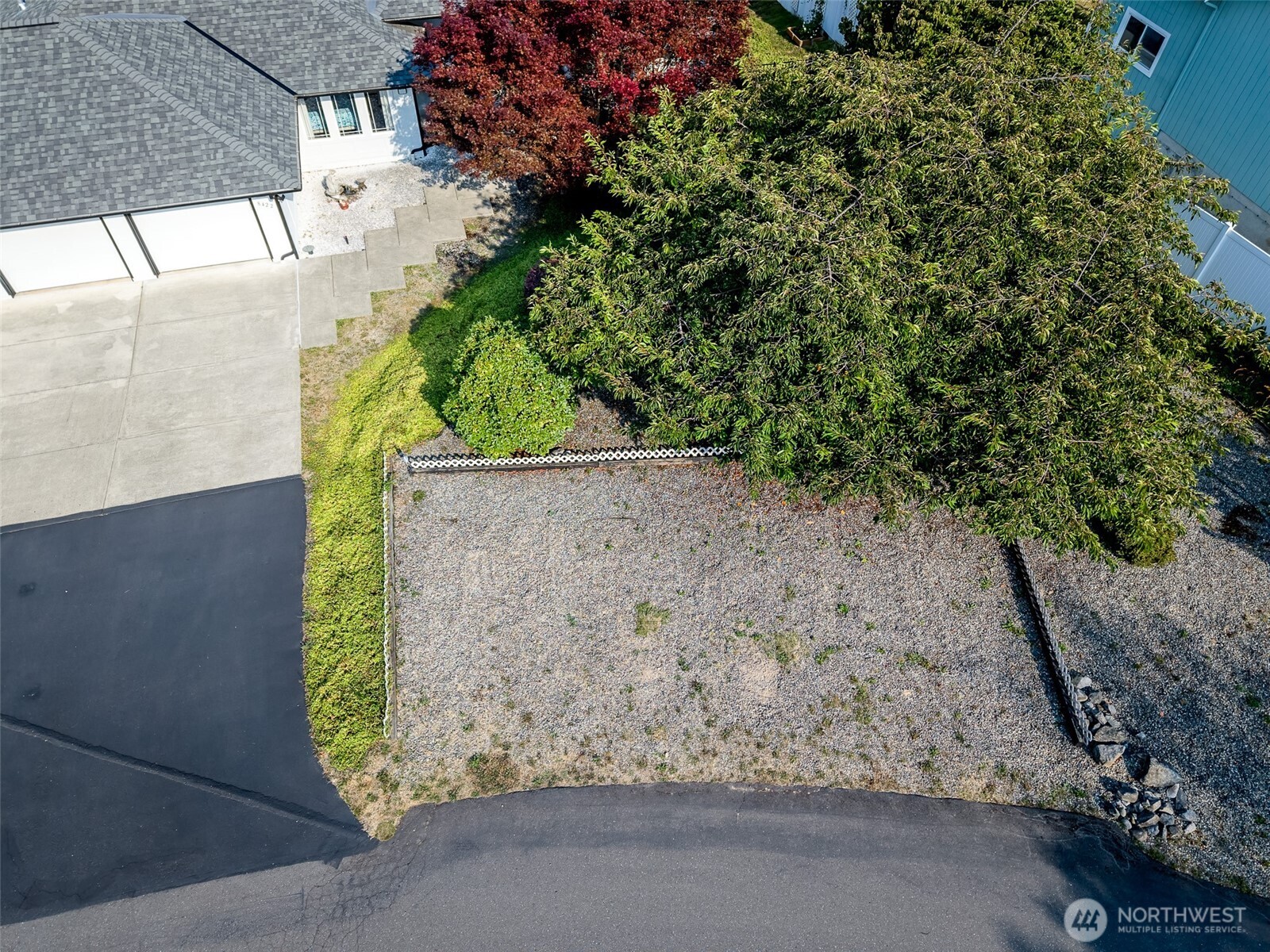 8422 Kaster Drive Property Photo 3