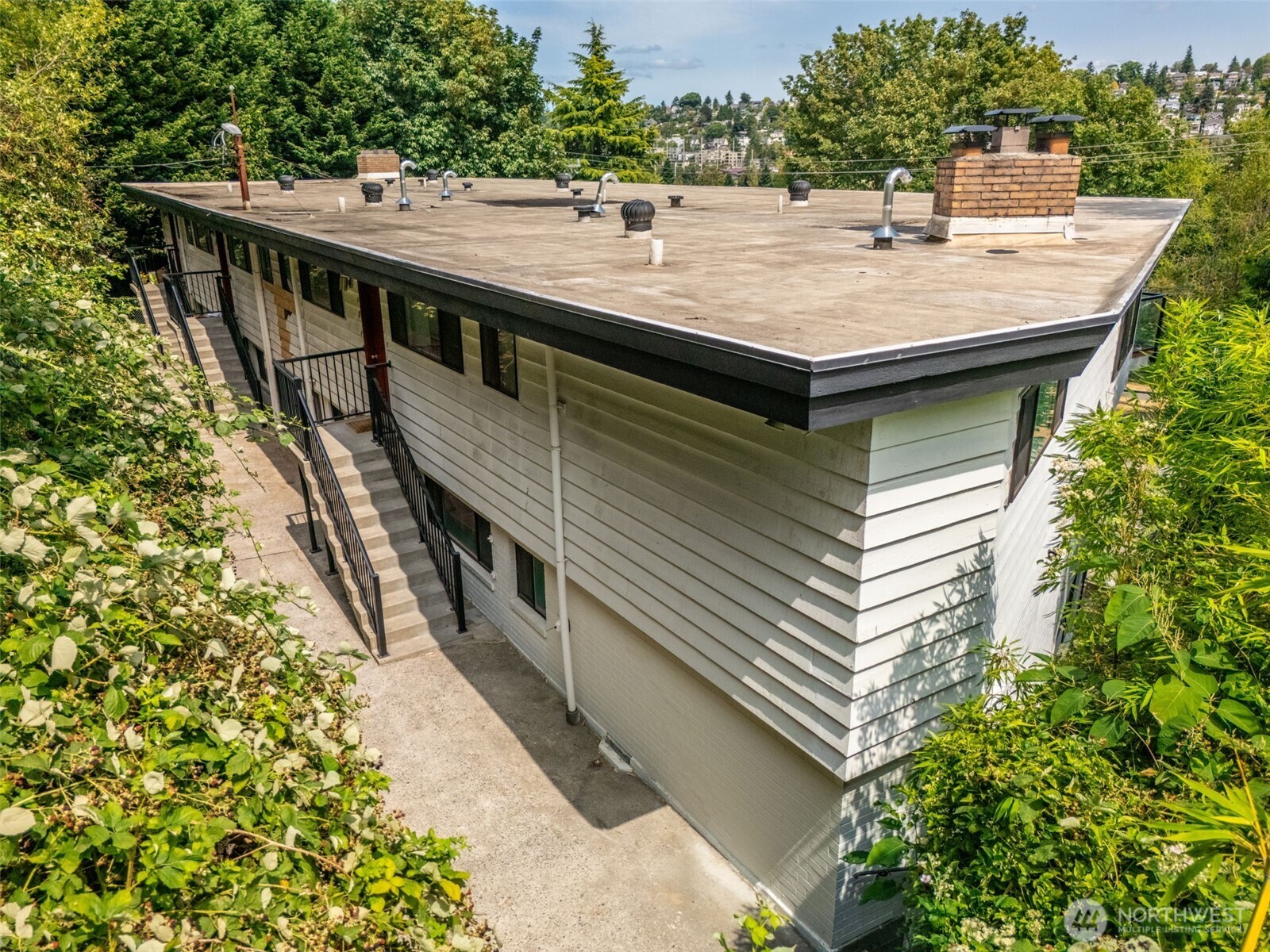 2515 Thorndyke Avenue Property Photo 4