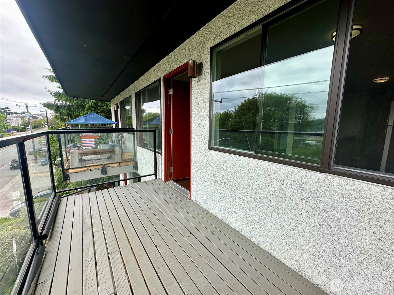 2515 Thorndyke Avenue Property Photo 7