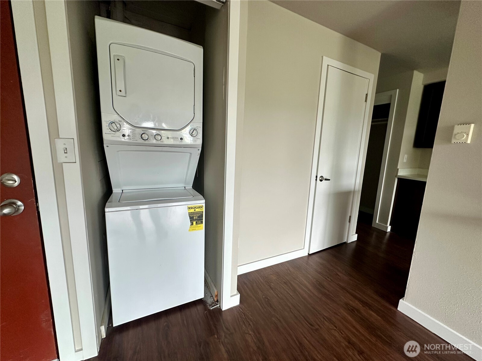 2515 Thorndyke Avenue Property Photo 8