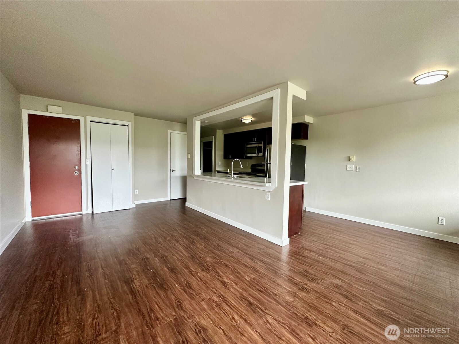 2515 Thorndyke Avenue Property Photo 9