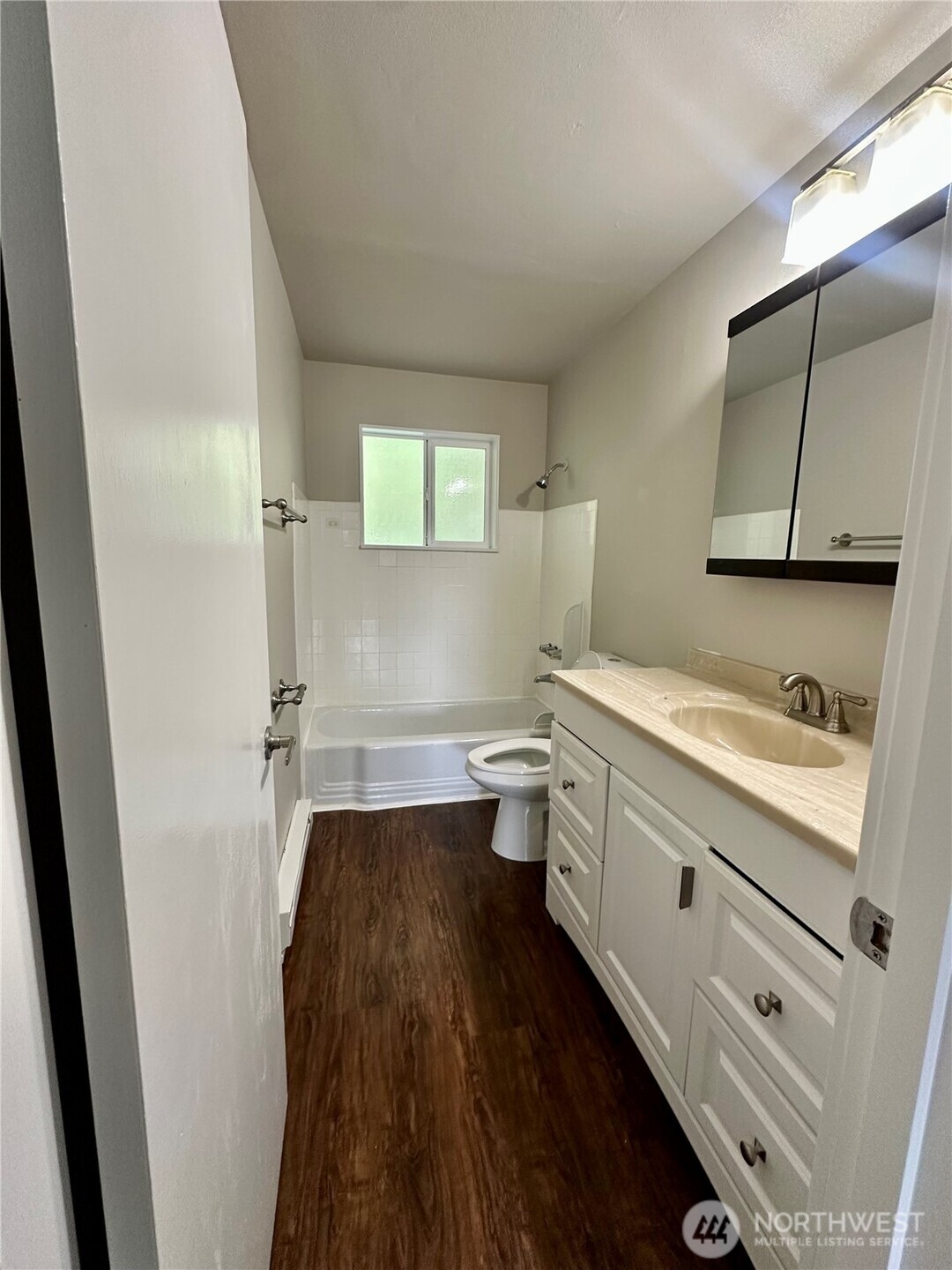 2515 Thorndyke Avenue Property Photo 10