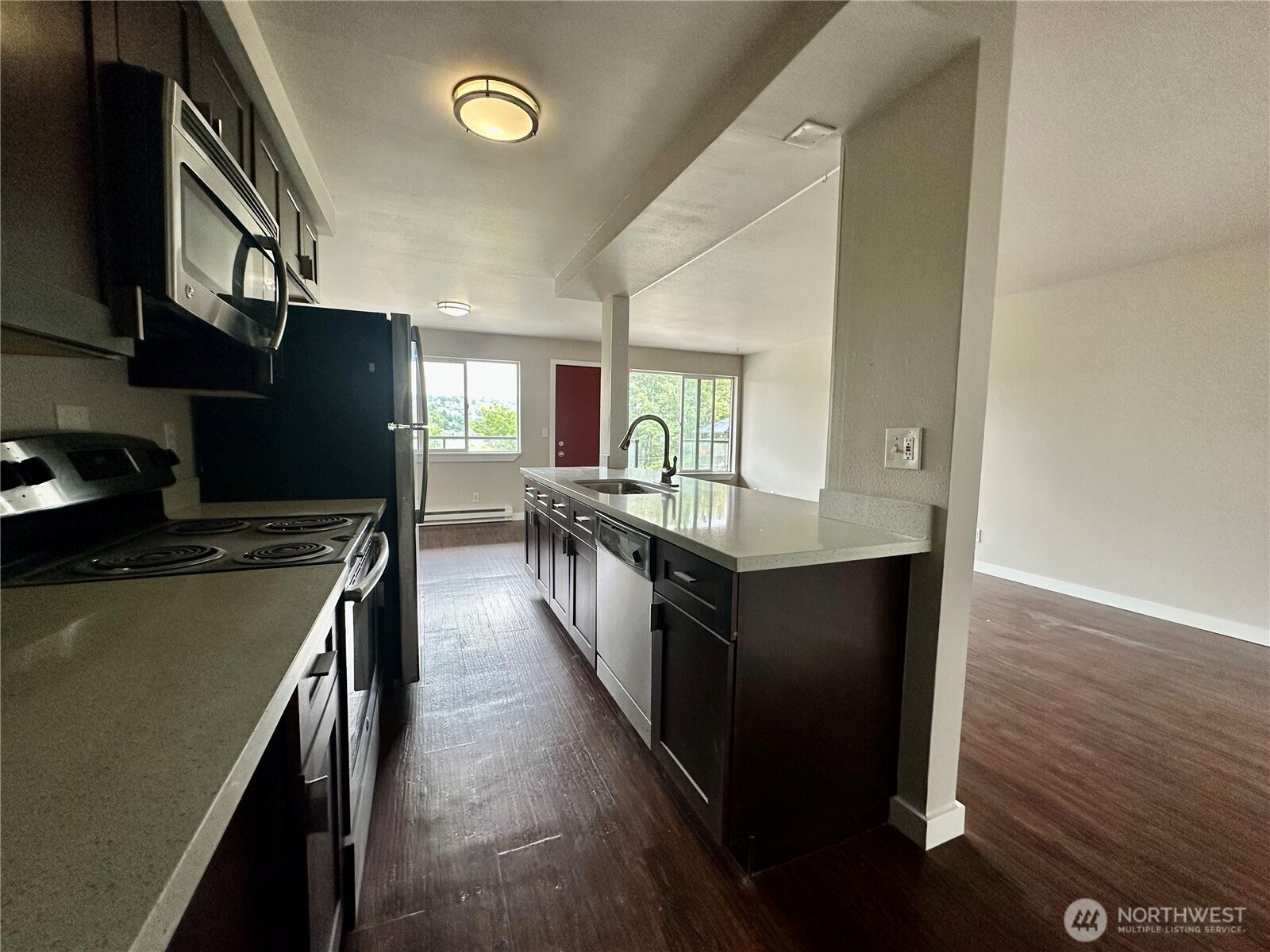 2515 Thorndyke Avenue Property Photo 12