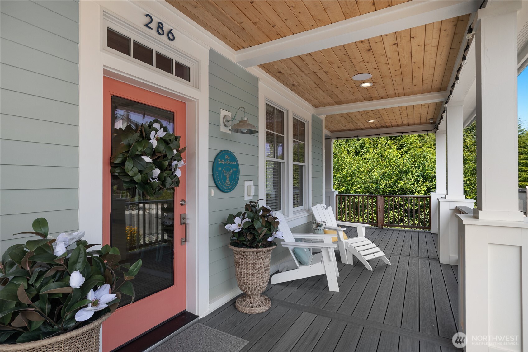 286 Compass Street Property Photo 4