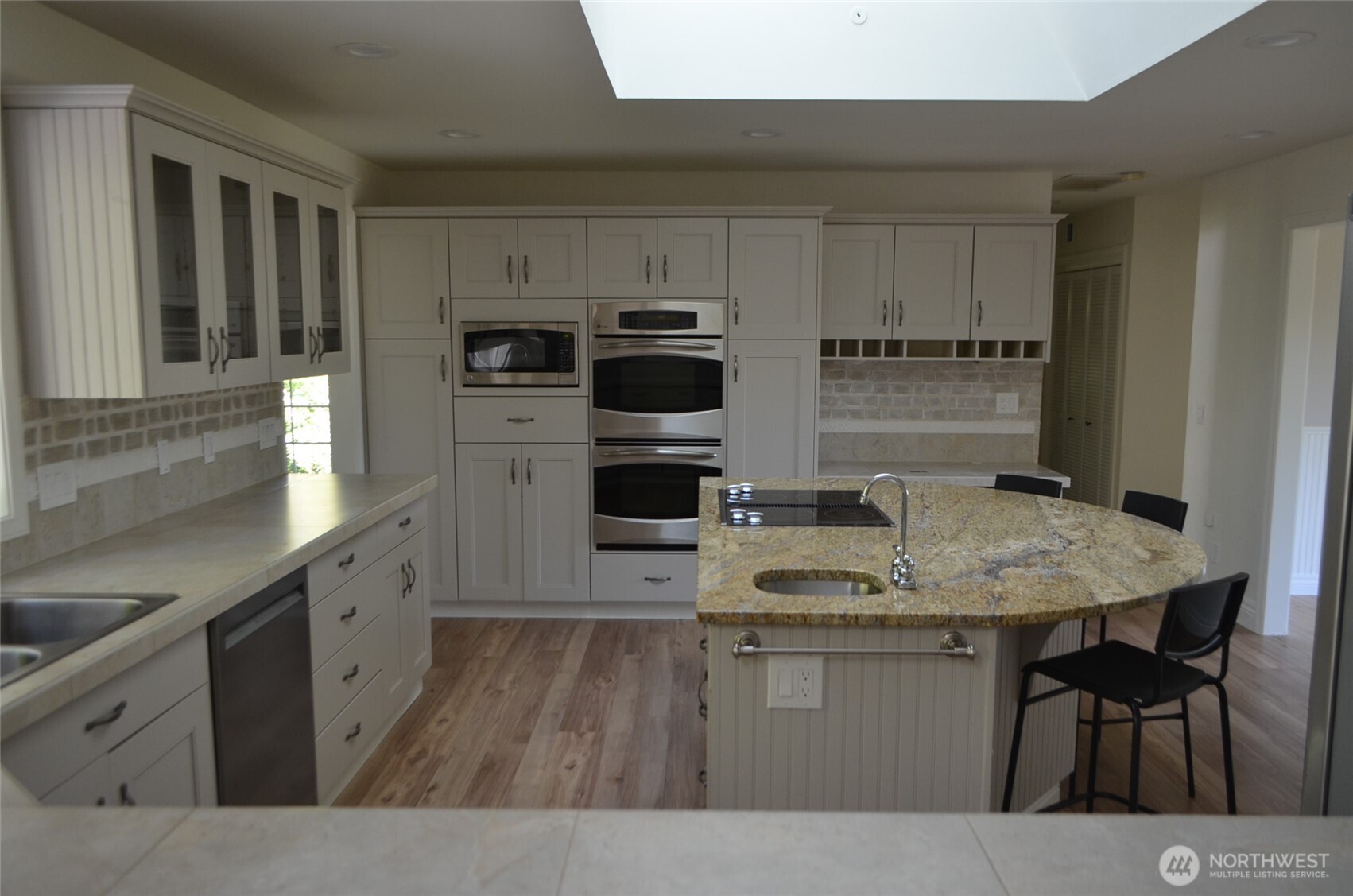 1041 Sterk Lane Property Photo 4