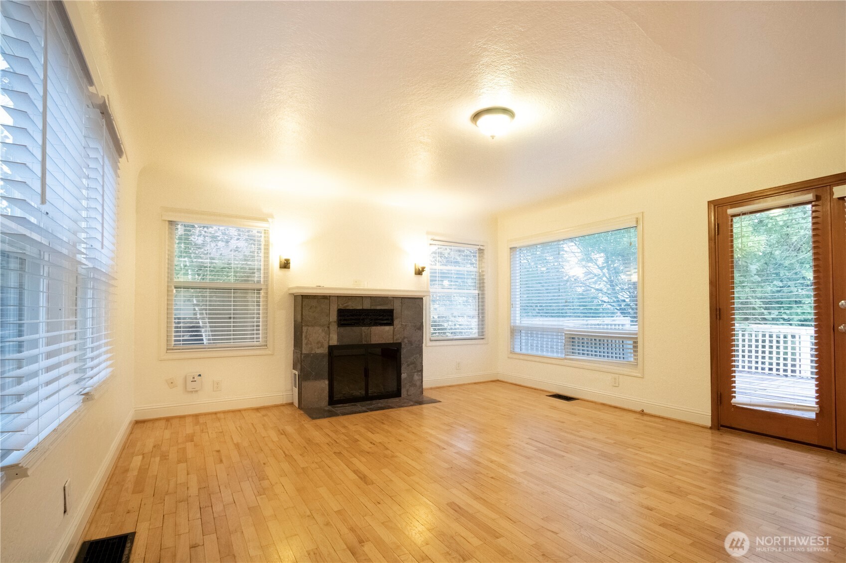 11634 25th Avenue Property Photo 4