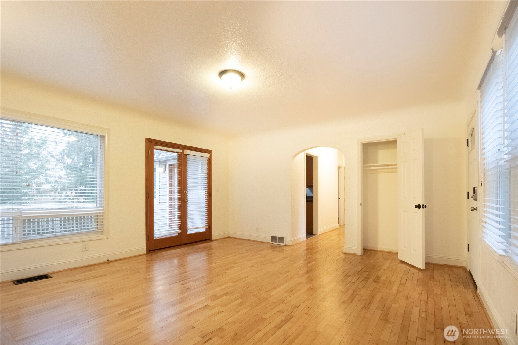 11634 25th Avenue Property Photo 5