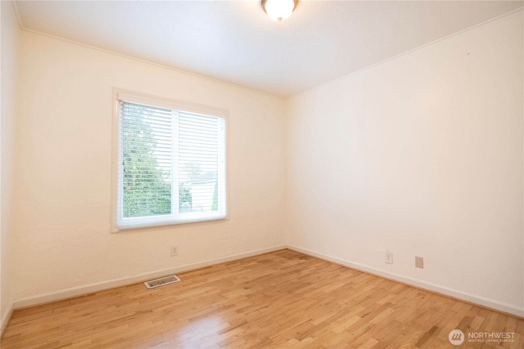 11634 25th Avenue Property Photo 8
