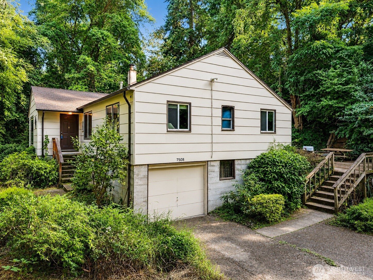 7508 Woodland Avenue Property Photo 1