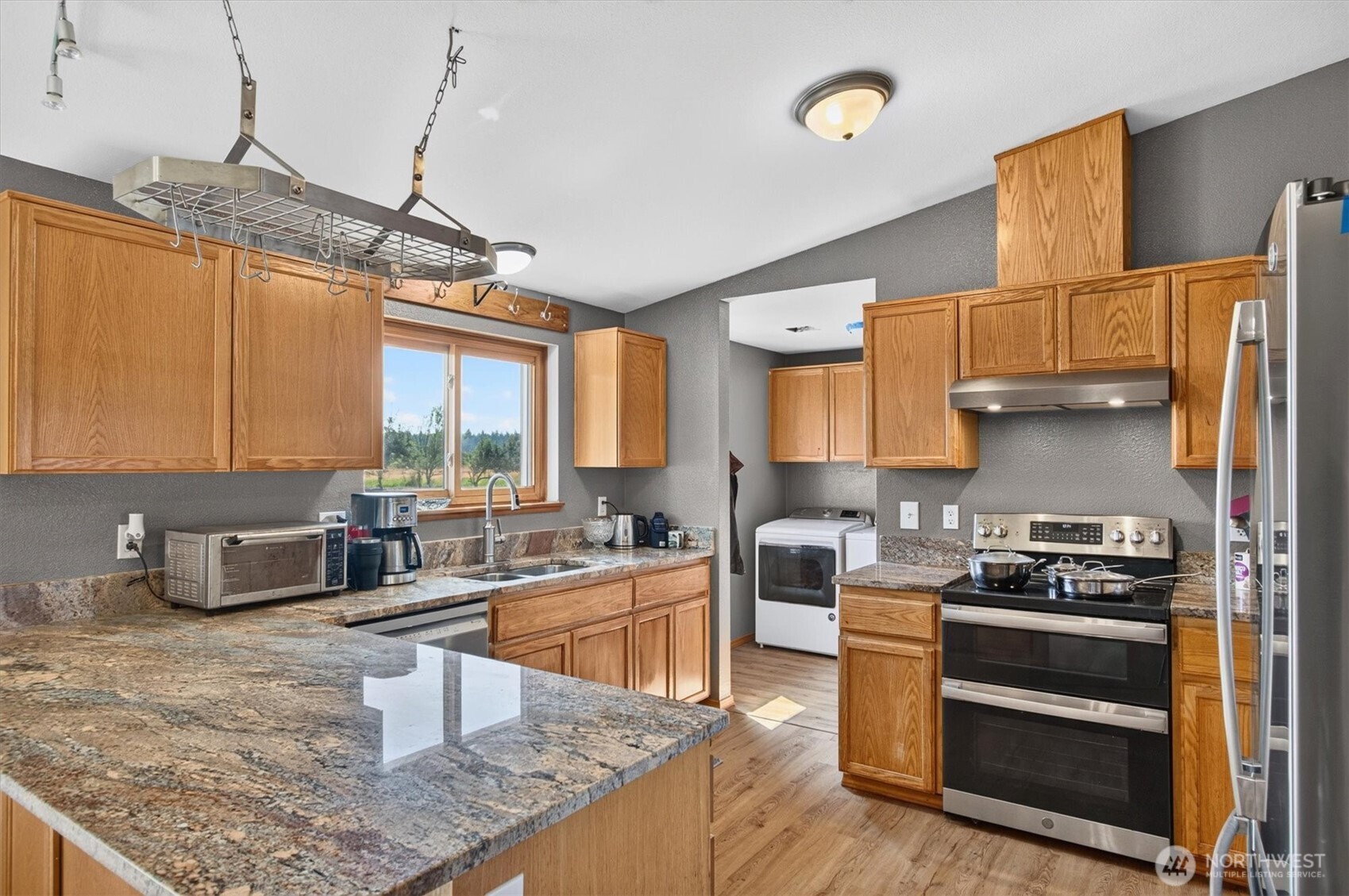 185 Westside Highway Property Photo 12