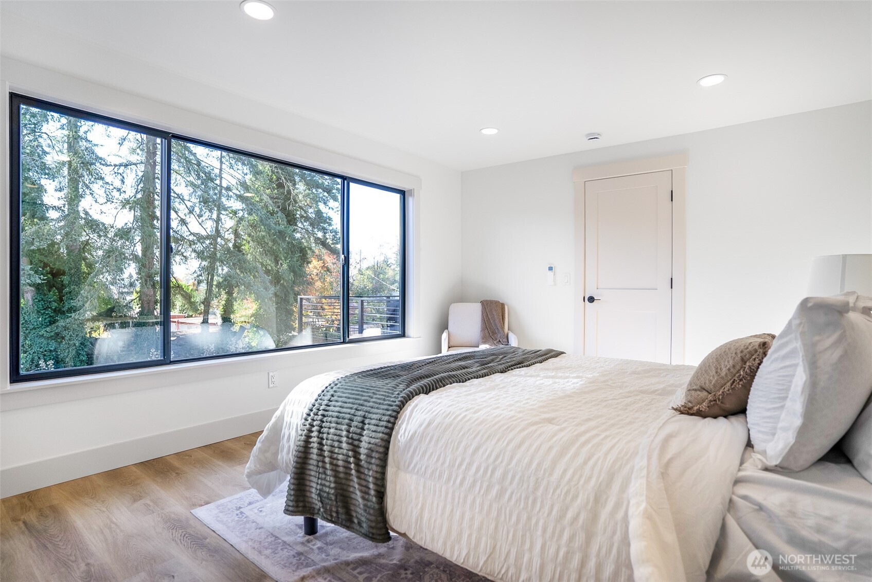 11647 Beacon Avenue Property Photo 13