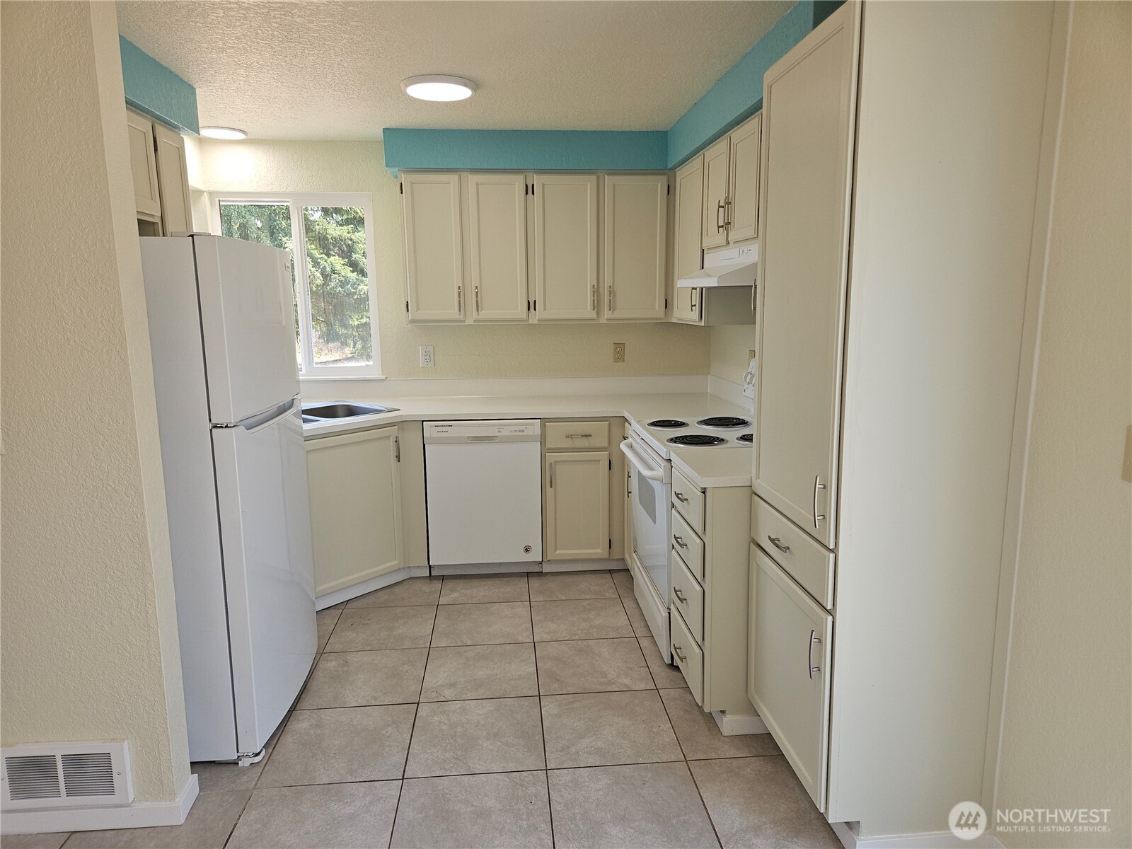 744 Berne Lane Property Photo 6