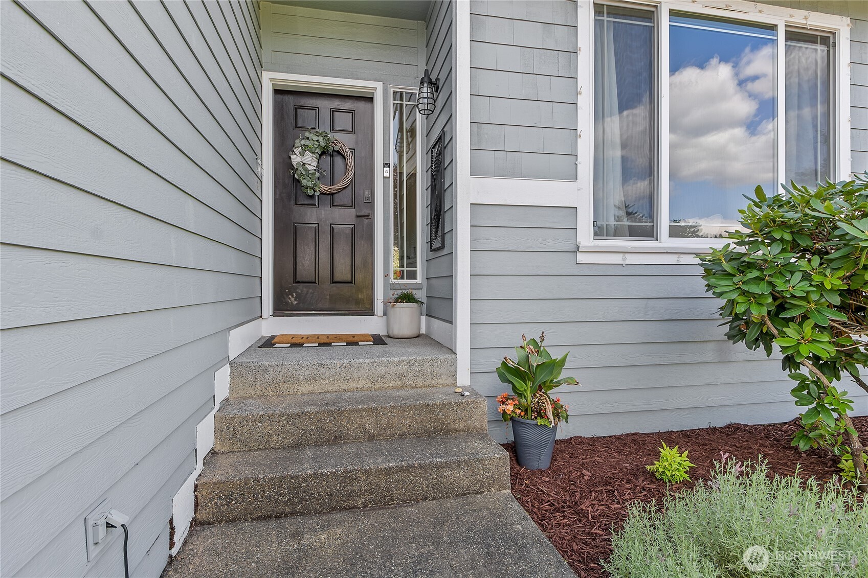9016 190th Street Property Photo 3