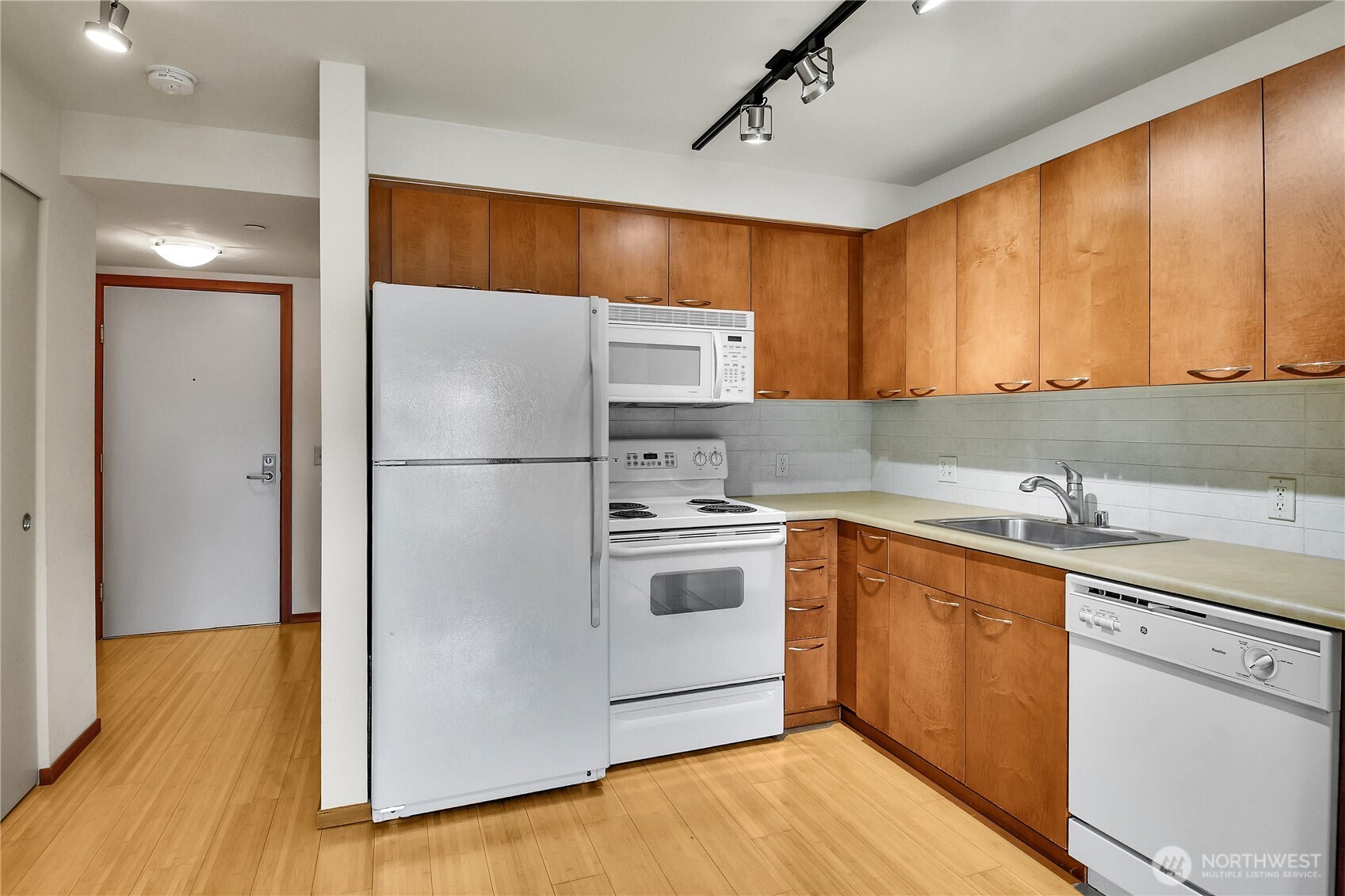 12334 31st Avenue 607 Property Photo 4