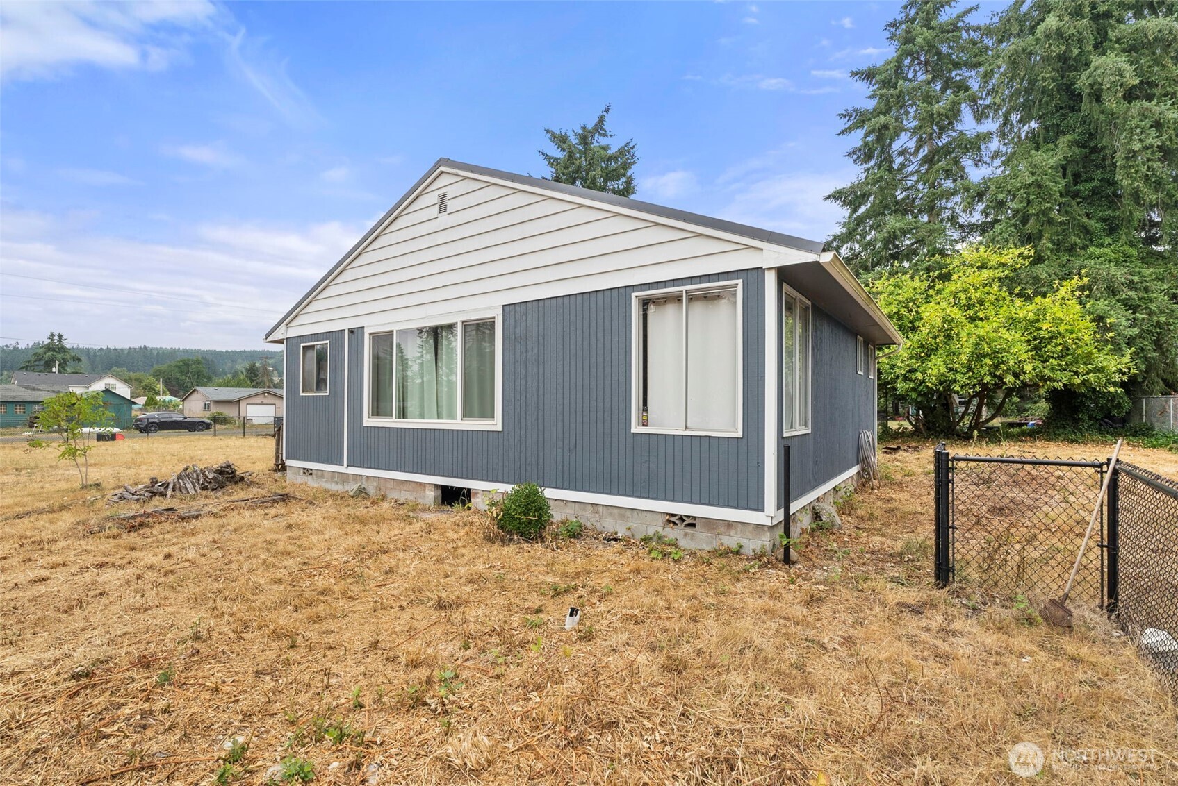 204 E Eagle Street Property Photo 3