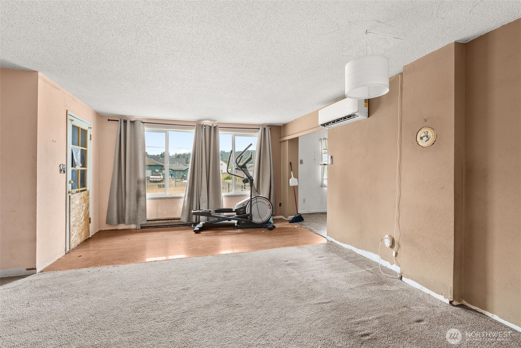 204 E Eagle Street Property Photo 5