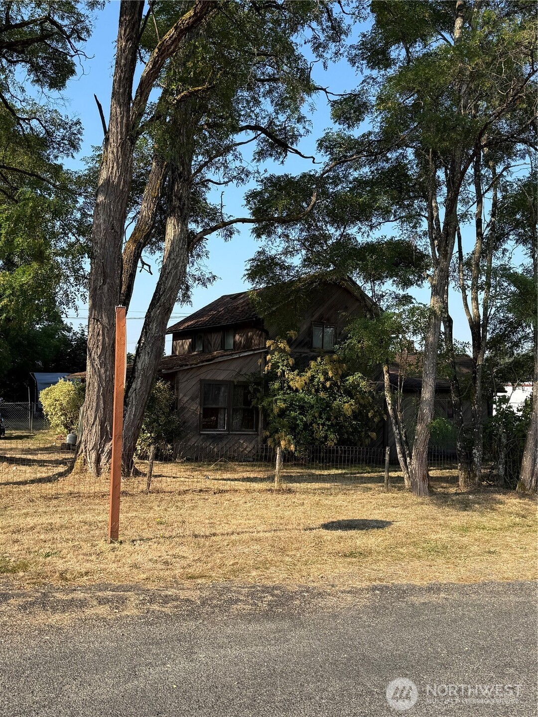 303 Peterson Street Property Photo 8
