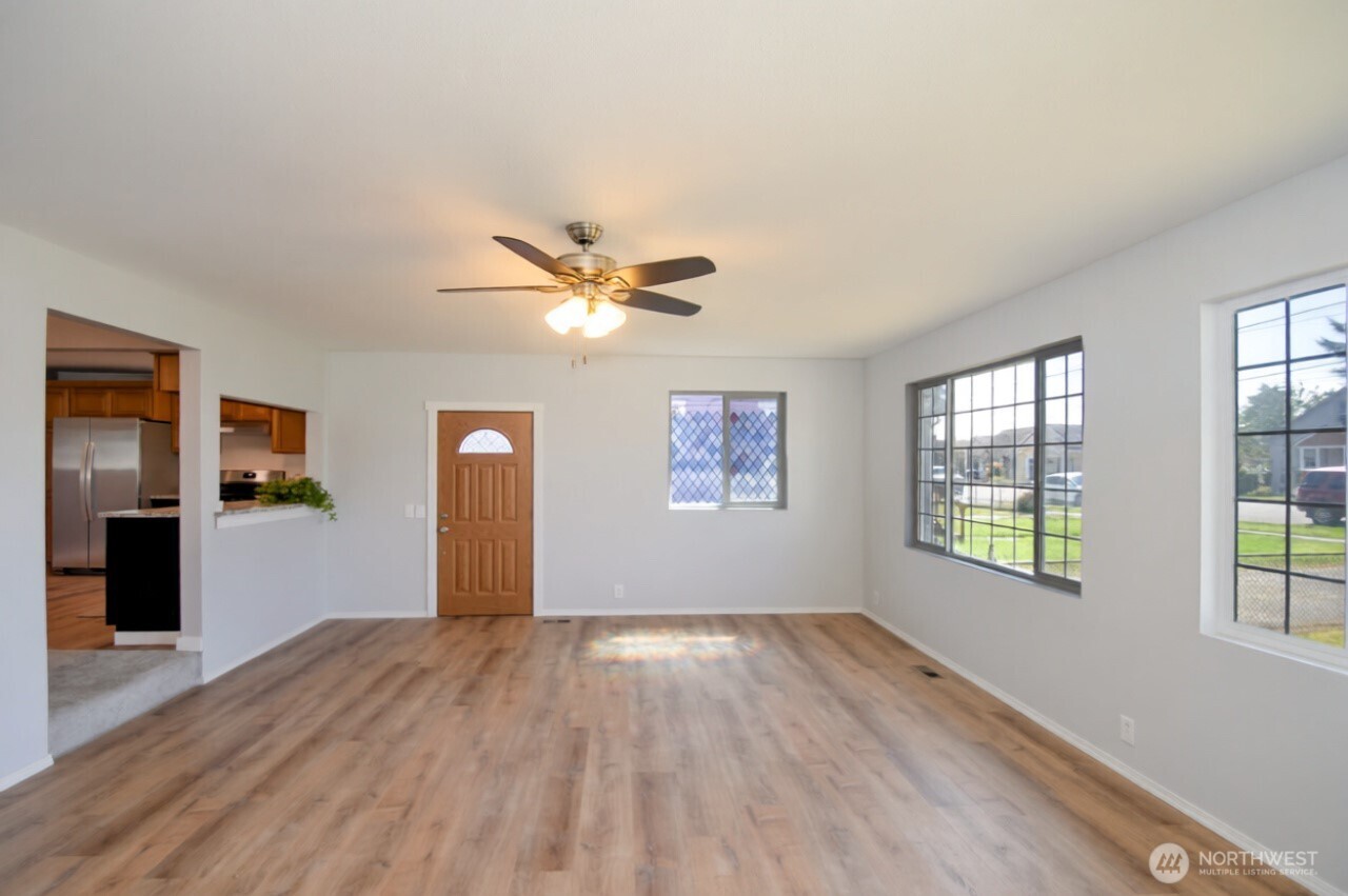 327 Eklund Avenue Property Photo 4