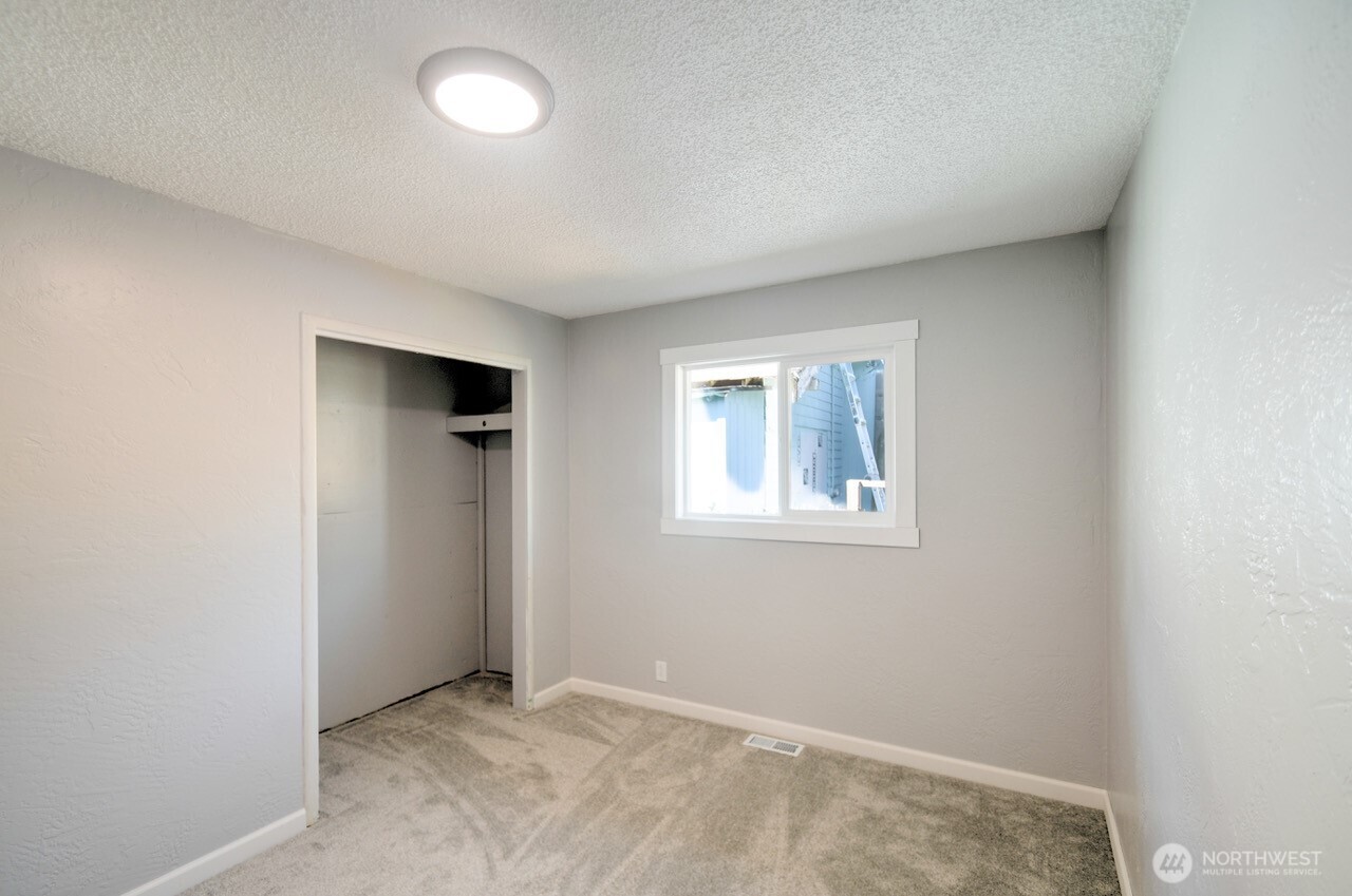 327 Eklund Avenue Property Photo 6