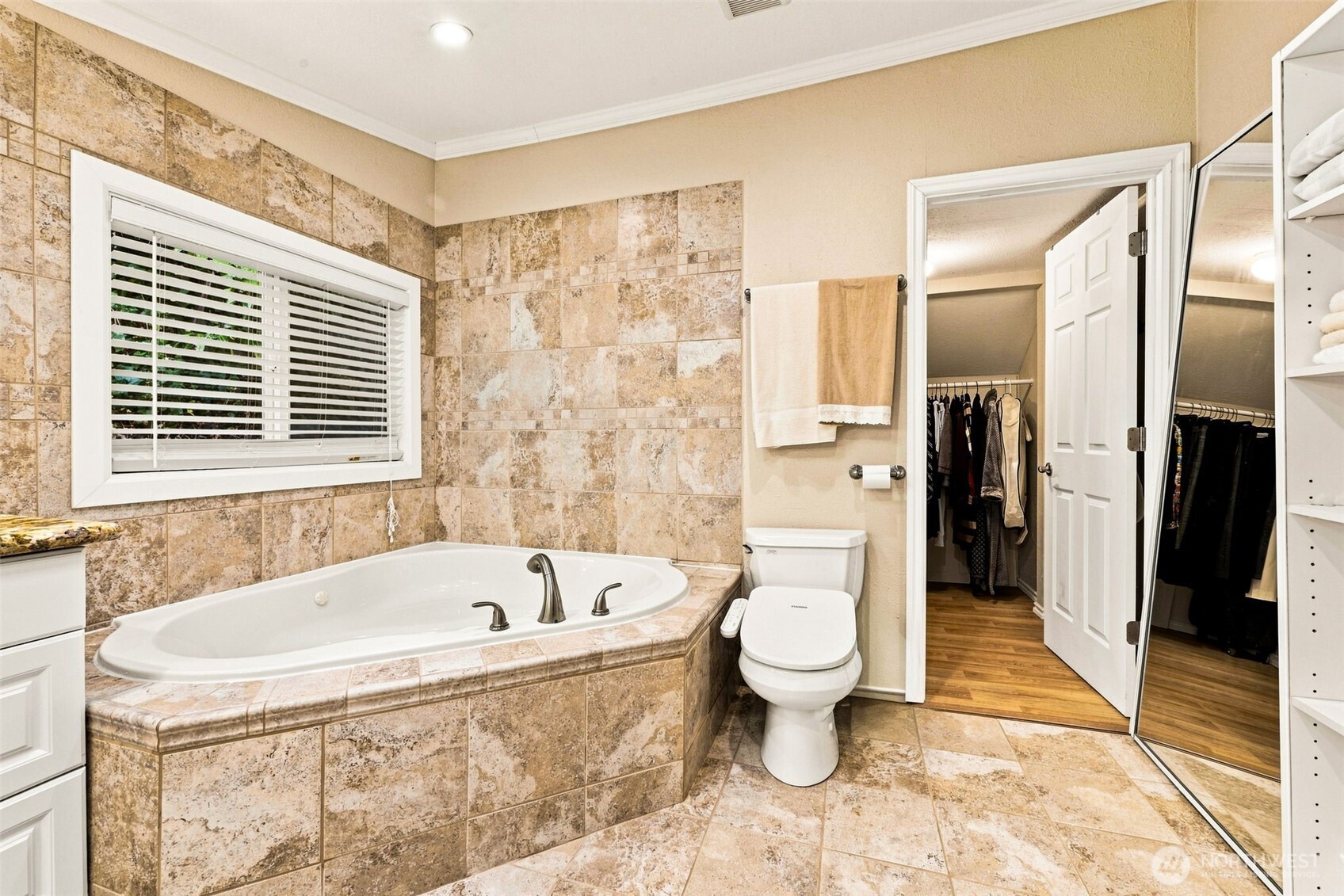 1626 Beach Drive Property Photo 19