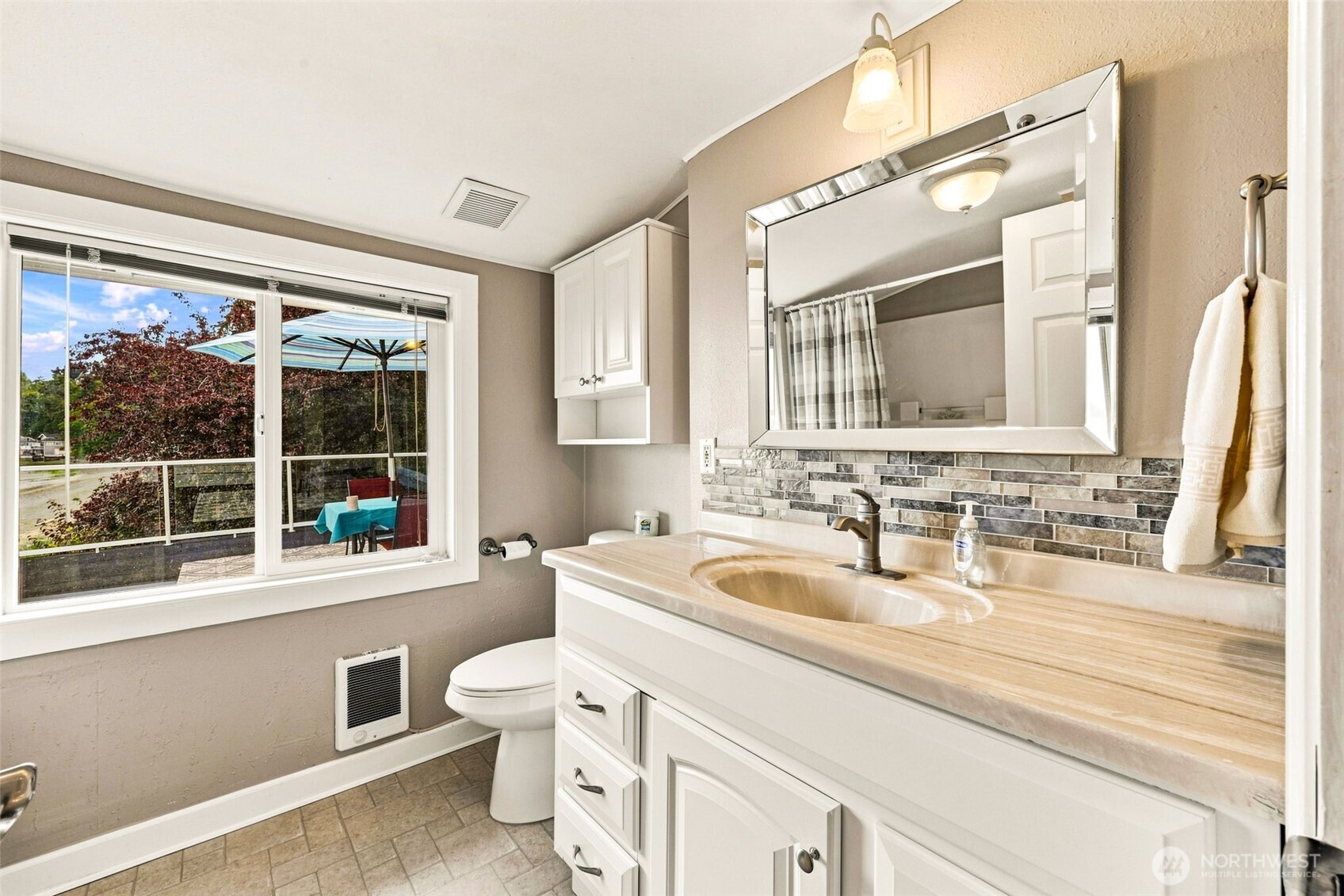 1626 Beach Drive Property Photo 23