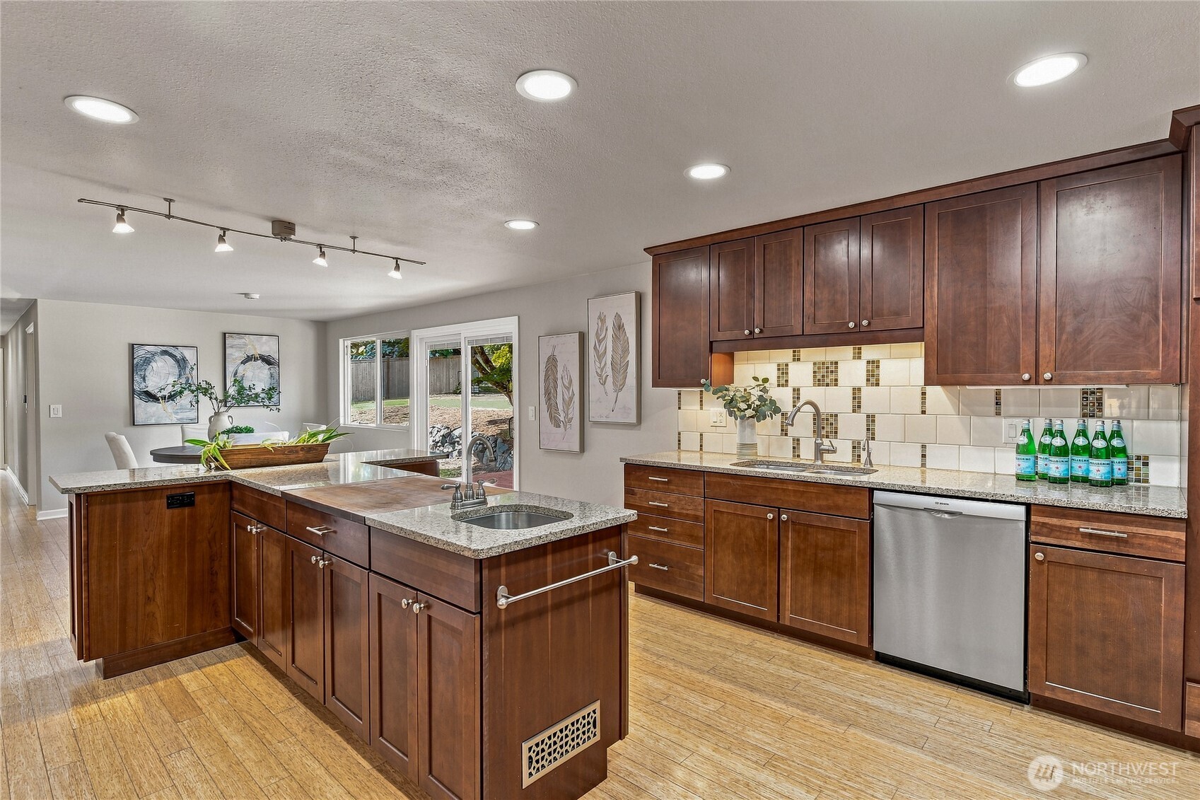 8602 Shadow Wood Drive Property Photo 7