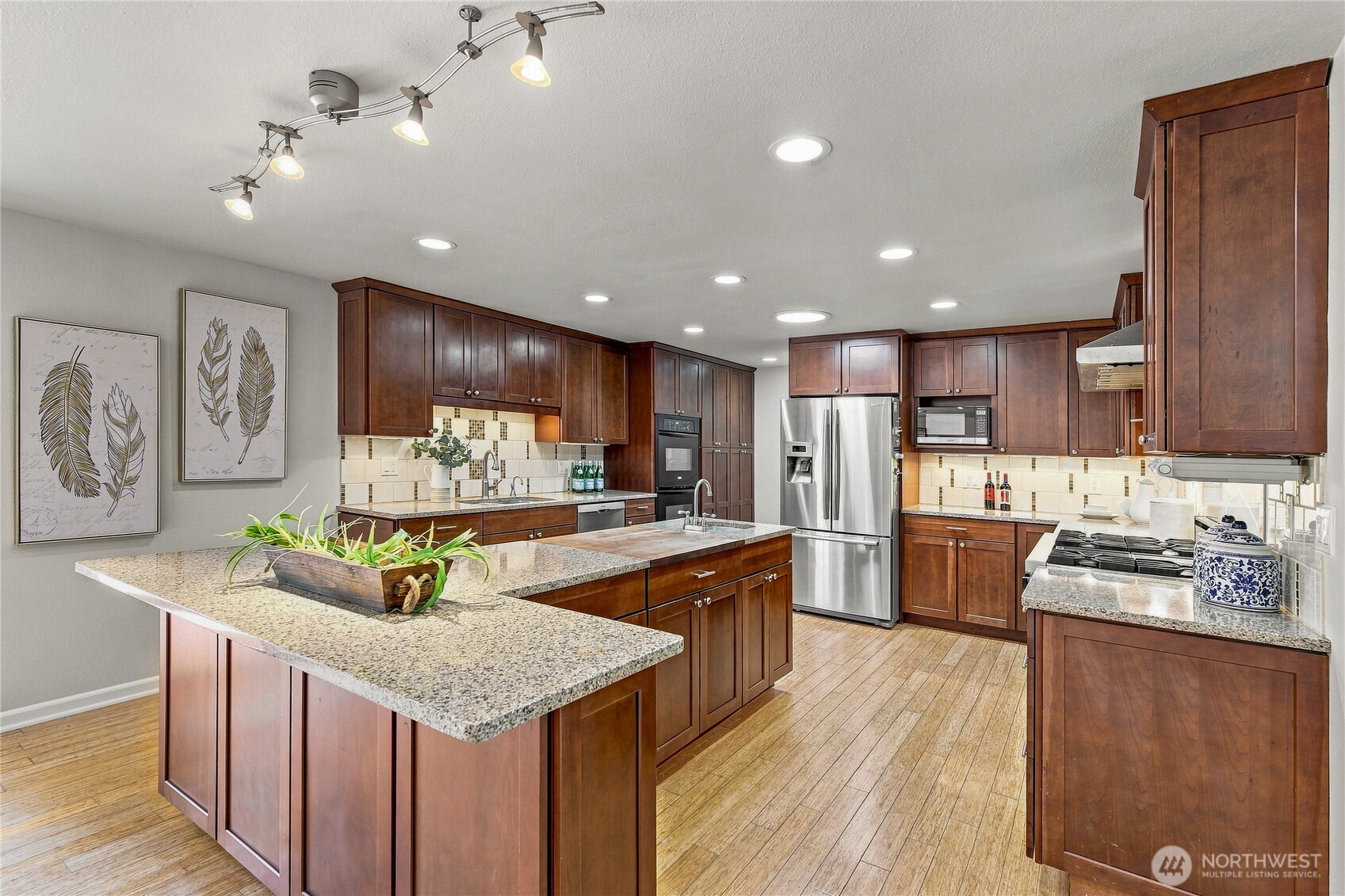8602 Shadow Wood Drive Property Photo 11