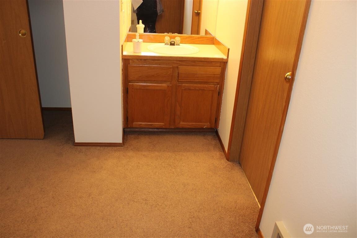 903 S 22nd Court Property Photo 6
