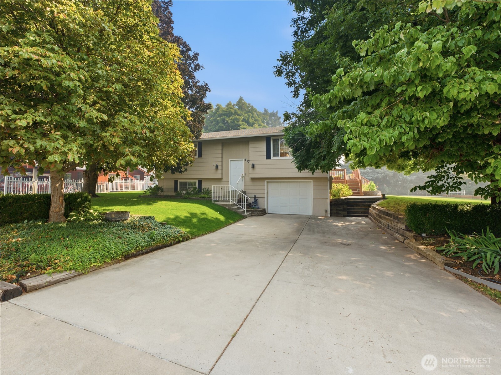 217 Ridgemont Drive Property Photo 2