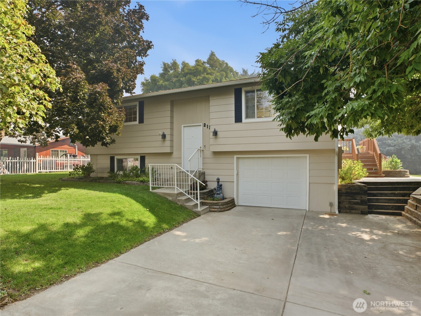 217 Ridgemont Drive Property Photo 3