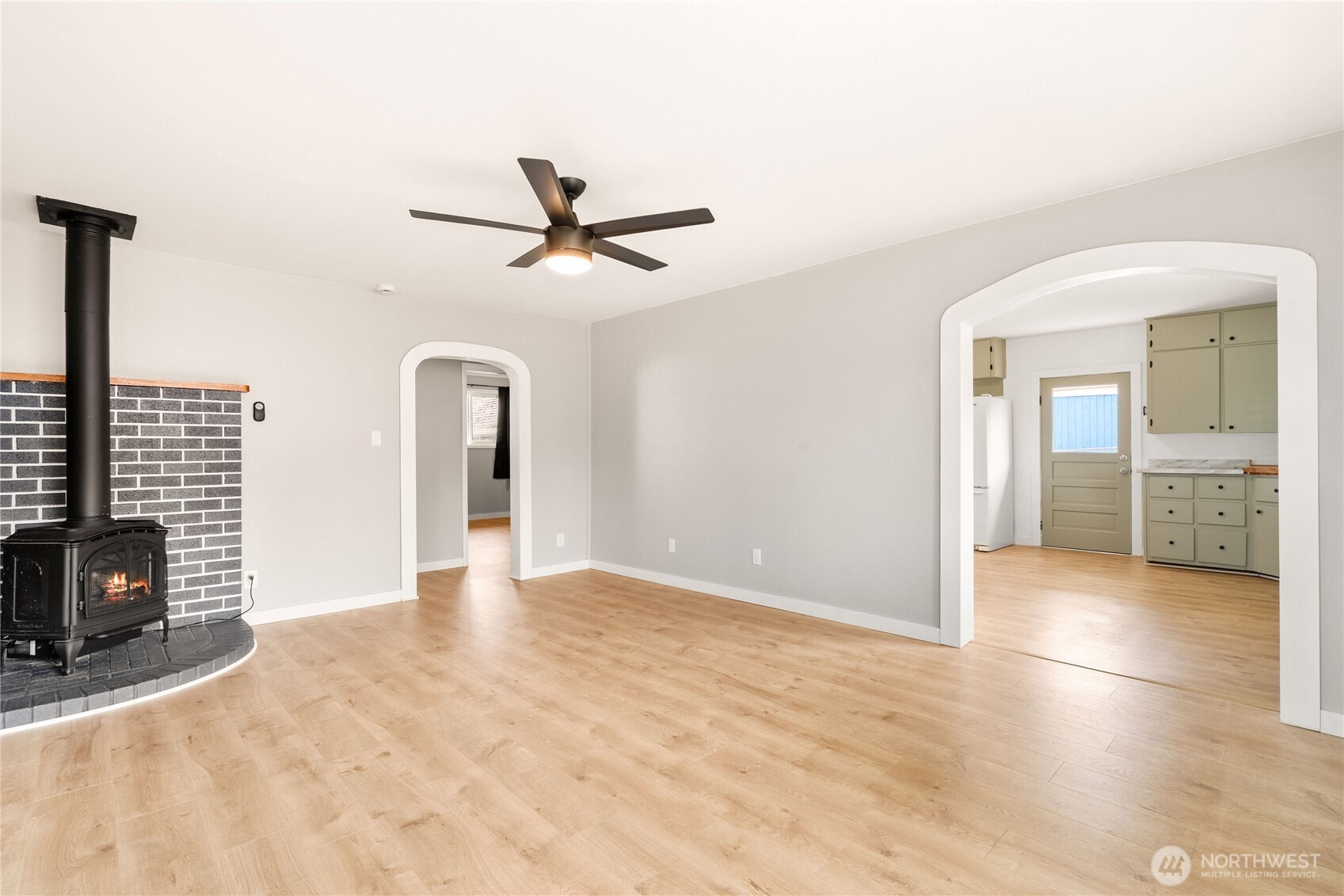 208 E Pine Street Property Photo 5