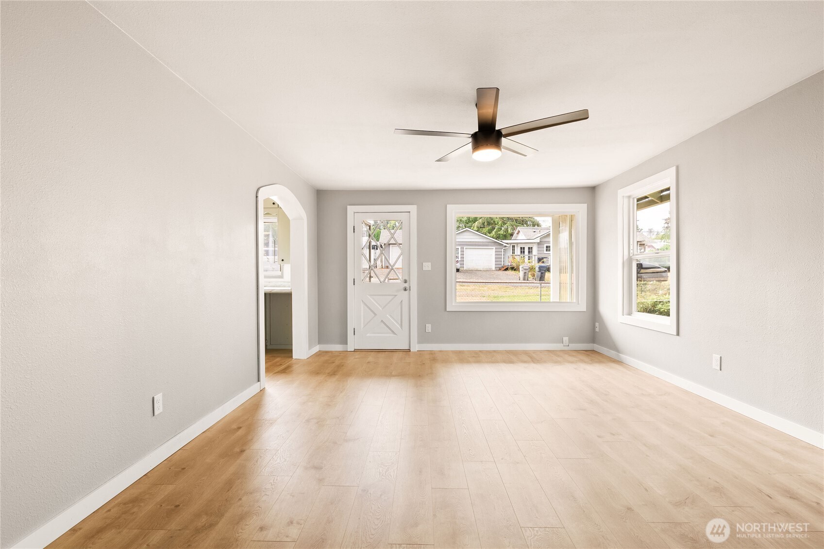 208 E Pine Street Property Photo 7