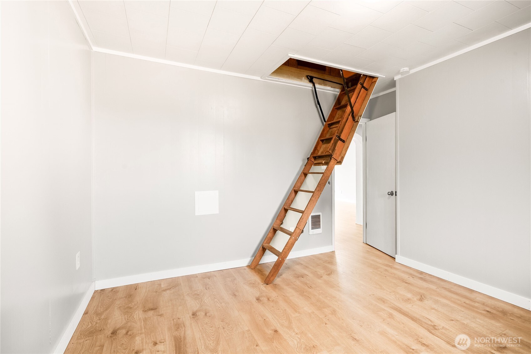 208 E Pine Street Property Photo 17