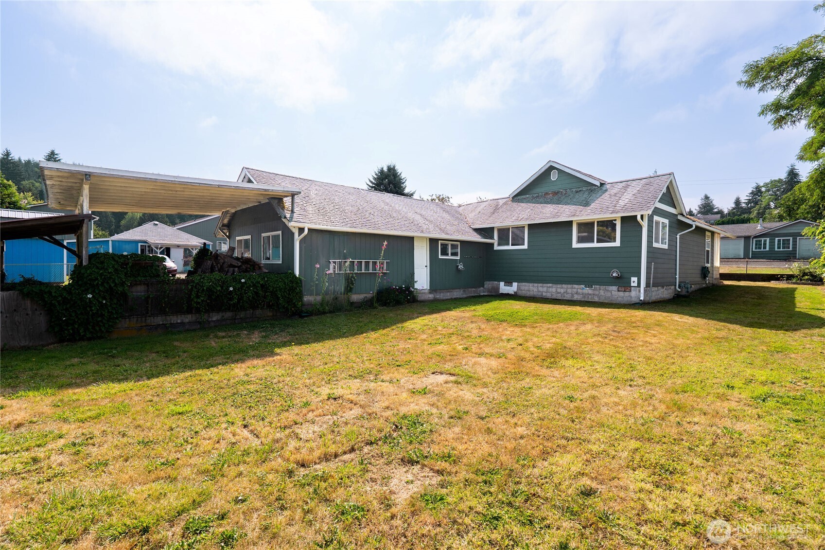 208 E Pine Street Property Photo 22