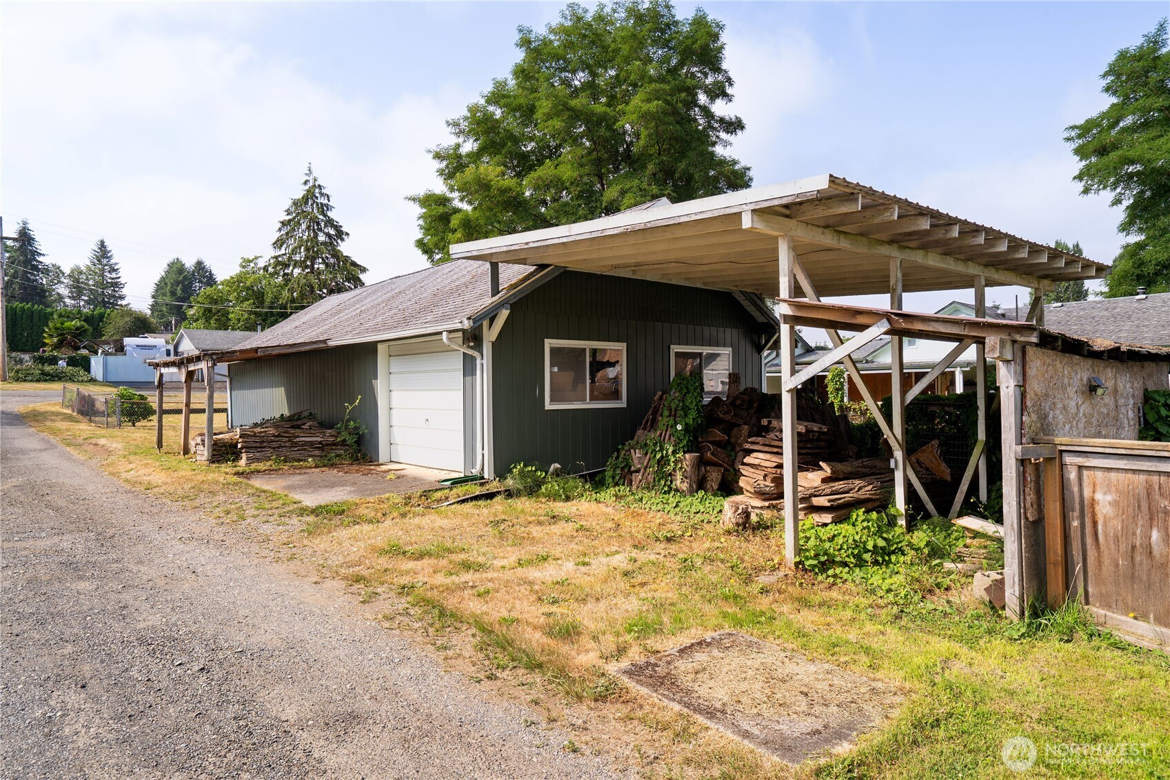 208 E Pine Street Property Photo 23