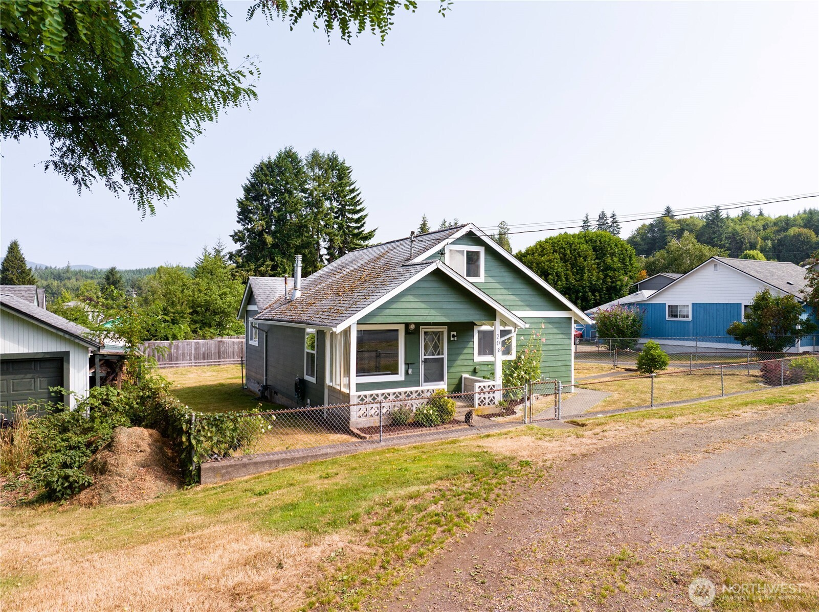 208 E Pine Street Property Photo 28