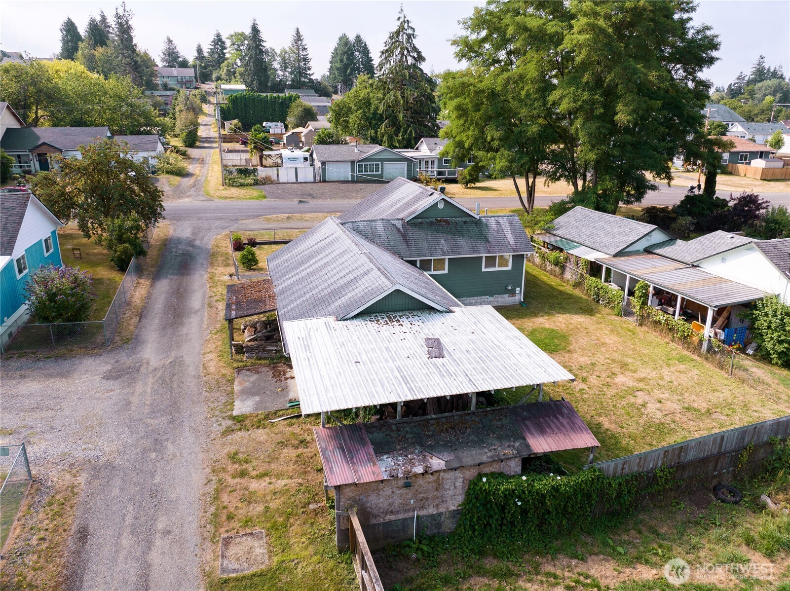 208 E Pine Street Property Photo 32